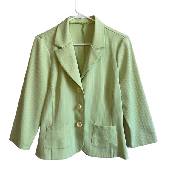 FUN PASTEL GREEN BLAZER 🍀 - Picture 1 of 2